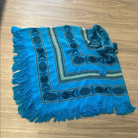 Other - NWT Blue Lightweight Poncho wrap with Geometric Design unisex